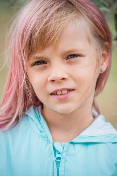 Bonito Criança Menina Retrato Retrato Livre Menina Bonito Dia Verão — Fotografia de Stock