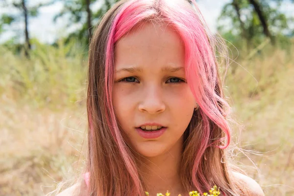 Bonito Criança Menina Retrato Retrato Livre Menina Bonito Dia Verão — Fotografia de Stock