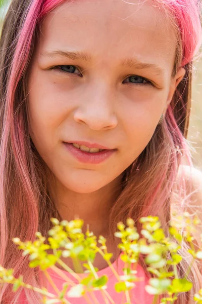 Χαριτωμένο Κοριτσάκι Πορτρέτο Εξωτερική Πορτρέτο Του Χαριτωμένο Κοριτσάκι Την Ημέρα — Φωτογραφία Αρχείου