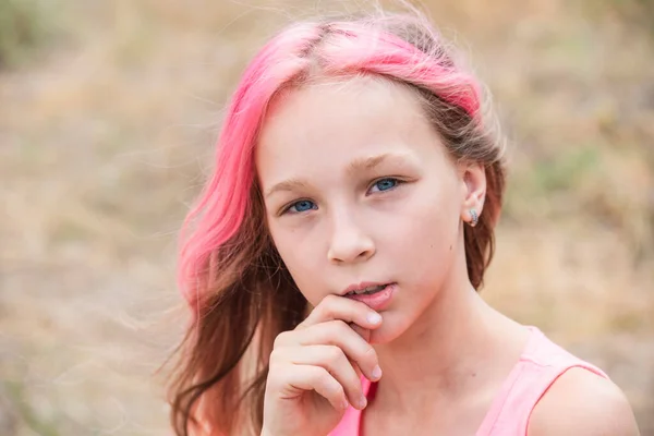 Lindo Retrato Niña Retrato Aire Libre Linda Niña Día Verano —  Fotos de Stock