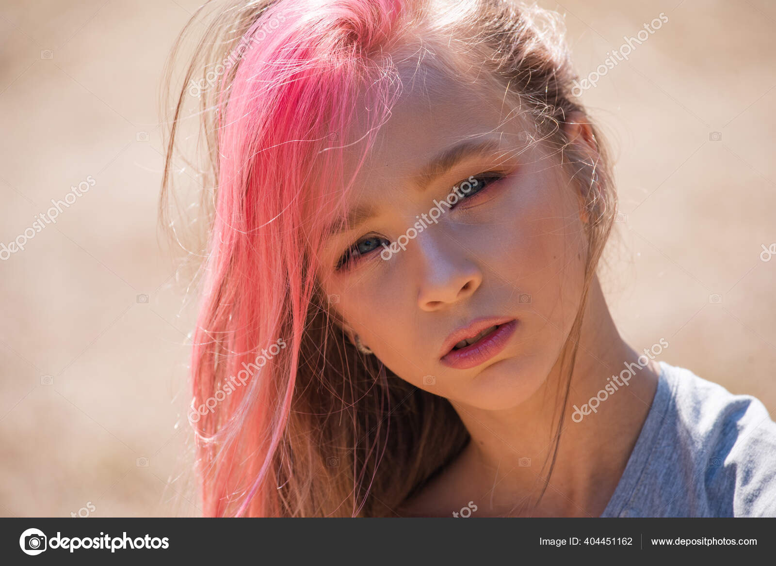 Foto De Stock Retrato De Crianças Da Menina Bonita. 10 Anos