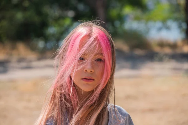 Bonito Criança Menina Retrato Retrato Livre Menina Bonito Dia Verão — Fotografia de Stock