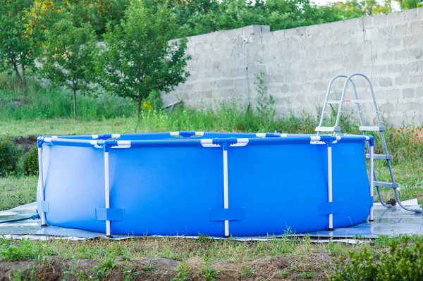 Piscina Blu Nel Cortile Una Casa Privata Telaio Piscina Blu — Foto Stock