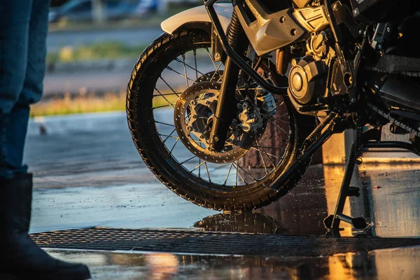 Motorrad Autowäsche Motorrad Big Bike Reinigung Mit Schaumstoffinjektion Machen Sie — Stockfoto