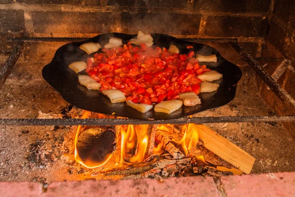 Banha Tomates Fogo Fatias Bacon Tomate São Fritas Uma Frigideira — Fotografia de Stock