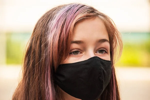 Young Girl Wears Face Mask Protects Spread Coronavirus Disease Close — Stock Photo, Image