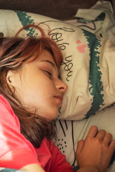 Chica Joven Durmiendo Cama Chica Joven Durmiendo Cama Niña Años —  Fotos de Stock