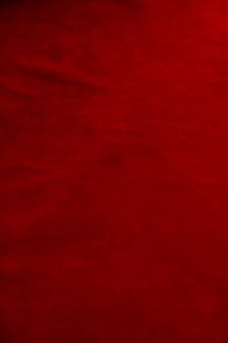 Süet kumaştan koyu kırmızı bir arka plan, yakın plan. Dikensiz şarap derisinin kadife dokusu. Keçeleşmiş makro. Kırmızı doku