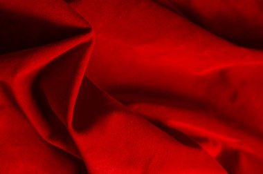 Süet kumaştan koyu kırmızı bir arka plan, yakın plan. Dikensiz şarap derisinin kadife dokusu. Keçeleşmiş makro. Kırmızı doku