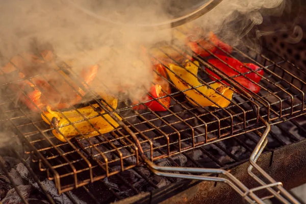 Bulgarischer Pfeffer Wird Über Dem Feuer Angebraten Gesunde Ernährung Das — Stockfoto