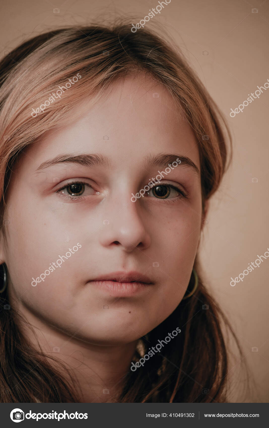 Portrait Little Girl Crying Tears Rolling Her Cheeks Girl Crying Stock  Photo by ©kapinosova 410491302