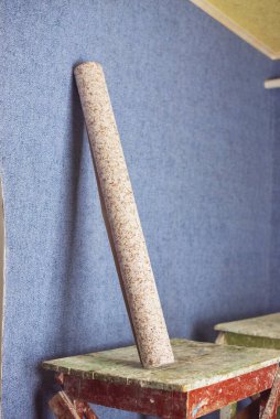 İnşaat. İnşaat ve yenileme konsepti. İçeriden yeni bir ev inşa etmek. Tadilat sırasında ev. Konutların inşaatı ve iç işleri ile ilgili bir dizi fotoğraf.