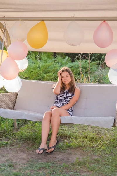Έφηβη Και Μπαλόνια Κορίτσι Μπαλόνια Διακοπές Γενέθλια Ευτυχισμένες Στιγμές Στη — Φωτογραφία Αρχείου