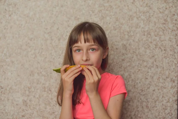 Portrait Girl Biting Melon Girl Eating Melon Teenager Pink Shirt — Stock Photo, Image