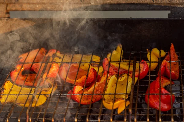 Bulgarian Pepper Fried Fire Healthy Diet Vegetables Grilled Picnic Vegetarianism — Stock Photo, Image