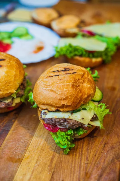 Two Homemade Grilled Hamburgers Wooden Board Homemade Burgers Cooking Homemade — Stock Photo, Image