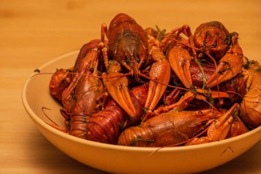 Tabakta kaynamış kerevit. Tabakta kaynamış kerevit. Yemek fotoğrafçılığı