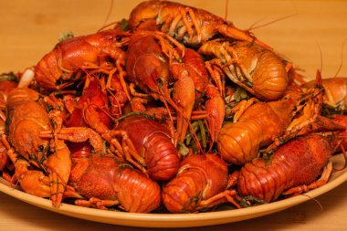 Tabakta kaynamış kerevit. Tabakta kaynamış kerevit. Yemek fotoğrafçılığı