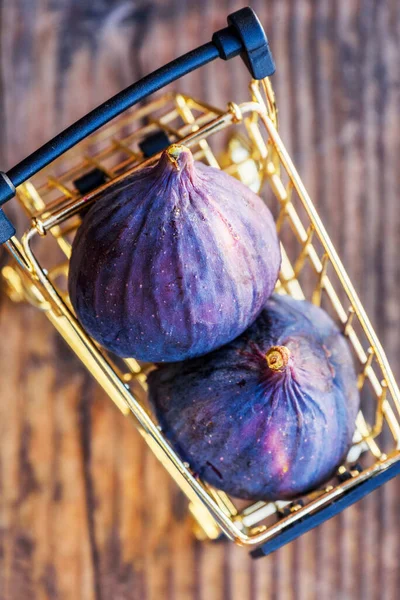 Fresh Figs Beautiful Blue Violet Figs Figs Grocery Cart Wood — Stock Photo, Image