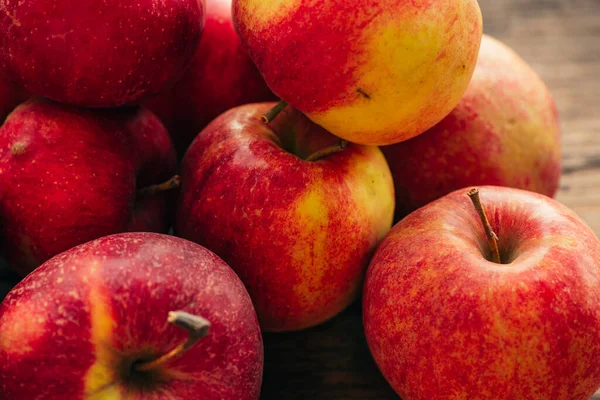 Ripe Red Apple Wooden Background Horizontal — Stock Photo, Image