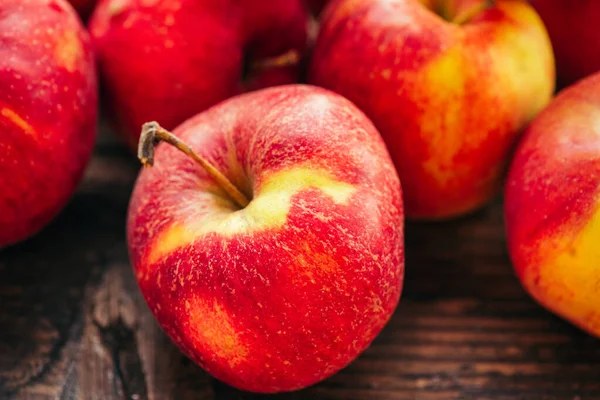 Ripe Red Apple Wooden Background Horizontal — Stock Photo, Image