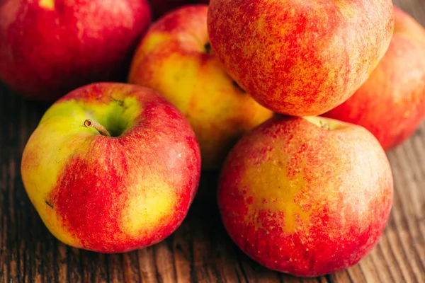 Ripe Red Apple Wooden Background Horizontal — Stock Photo, Image