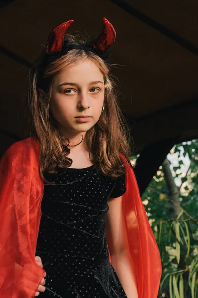 Κοριτσάκι Κοστούμια Για Τον Εορτασμό Του Χάλογουιν Απόκριες Πάρτι Φωτογραφία — Φωτογραφία Αρχείου