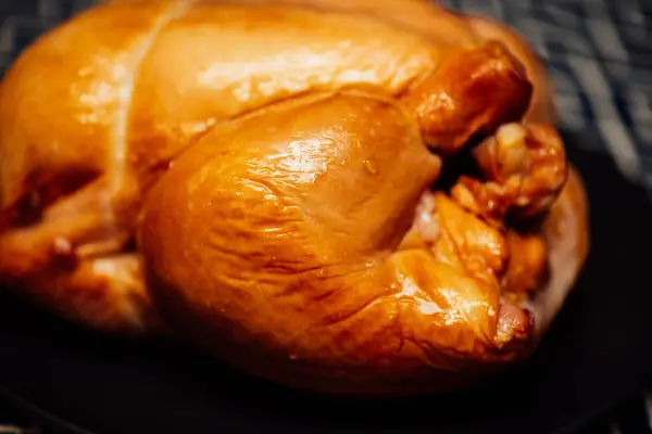 Food Concept Organic Smoked Chicken Black Plate — Stock Photo, Image