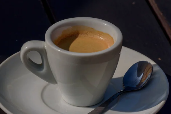 Tahta Masa Kahve Kupası Bir Fincan Sıcak Espresso Kahvesi Arabica — Stok fotoğraf