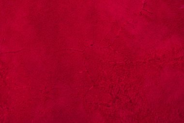 Süet kumaşın kırmızı mat arka planı, yakın plan. Pürüzsüz deri kadife desenli. Keçeleşmiş makro. Kırmızı süet kumaş. Kumaş, deri, tasarımcılar için malzeme..