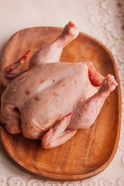 Whole Raw Chicken Wooden Plate Cooking Chicken Meal — Stock Photo, Image