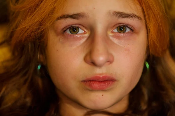 Retrato Una Niña Llorando Con Lágrimas Rodando Por Sus Mejillas — Foto de Stock