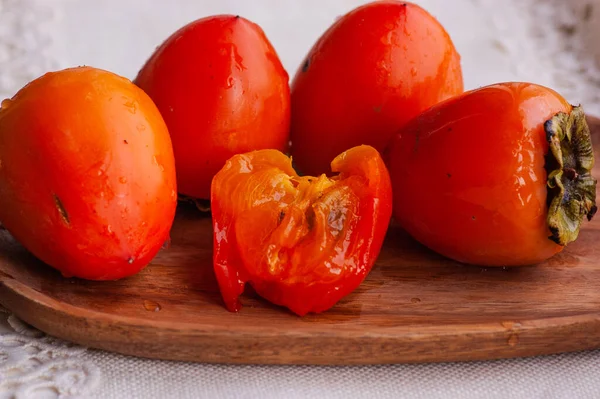 Dois Caquis Laranja Frutas Caqui Vitaminas Alimentares Saudáveis — Fotografia de Stock