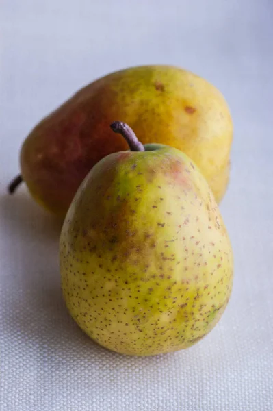 Comida Saudável Duas Peras Fruta Orgânica Duas Peras Frutas Vitaminas — Fotografia de Stock