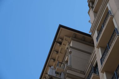 Tasarım için Los Angeles'taki binaların ön cephesinin elemanları ve detayları