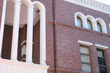 Tasarım için Los Angeles'taki binaların ön cephesinin elemanları ve detayları