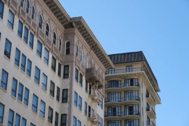 Tasarım için Los Angeles'taki binaların ön cephesinin elemanları ve detayları