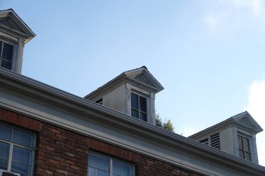 Tasarım için Los Angeles'taki binaların ön cephesinin elemanları ve detayları