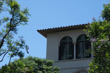 Tasarım için Los Angeles'taki binaların ön cephesinin elemanları ve detayları