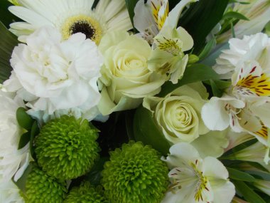 Tasarımınız için parlak çiçek buketi.