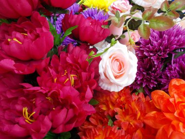 Kumaştan yapılmış parlak çiçekler. Tasarımınız için arka plan.