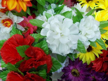 Kumaştan yapılmış parlak çiçekler. Tasarımınız için arka plan.