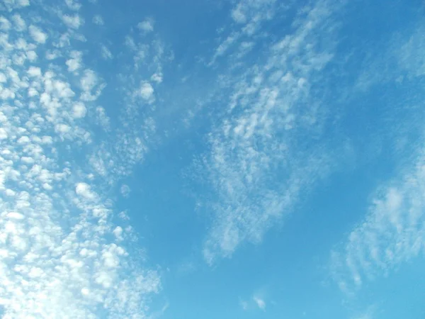 Cielo Blu Con Nuvole Bianche Vostro Disegno — Foto Stock