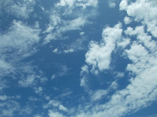 Błękitne Niebo Białymi Chmurami Dla Twojego Projektu — Zdjęcie stockowe