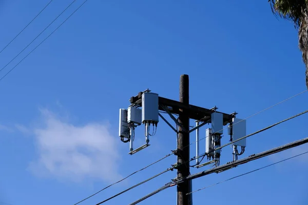 Elektrisk Stolpe Med Ledningar — Stockfoto