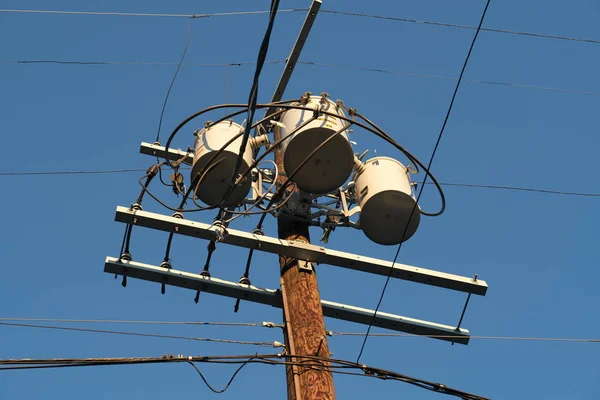 Elektrisk Stolpe Med Ledningar — Stockfoto