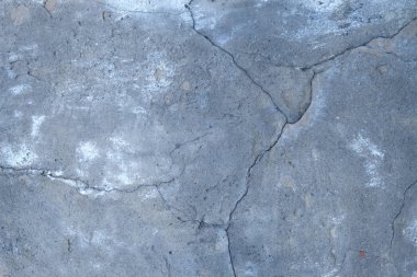 Evin duvarında çatlak