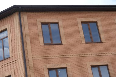 Detaylar ve binaların cephe elemanları. Tasarım için arka plan görüntüsü. Şehir mimarisi