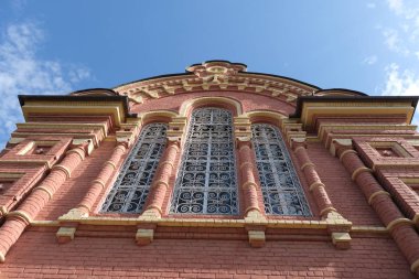 Detaylar ve binaların cephe elemanları. Tasarım için arka plan görüntüsü. Şehir mimarisi