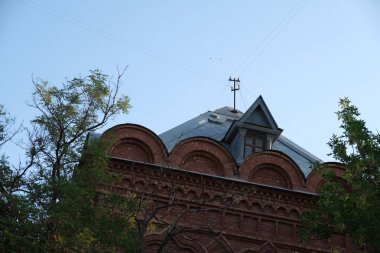 Detaylar ve binaların cephe elemanları. Tasarım için arka plan görüntüsü. Şehir mimarisi